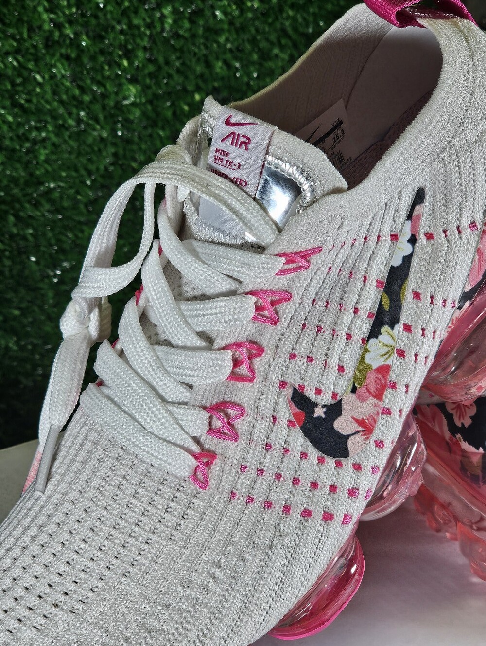 Nike Vapormax Women’s White & Pink Floral Air Sneakers 🩷 - Picture 3 of 9